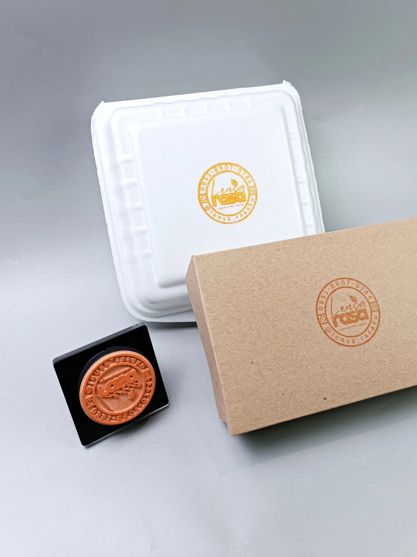 contoh branding kardus dengan stempel custom